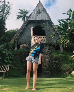 Karoline Lima feet photo thumbnail