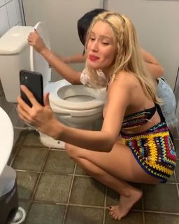 Karoline Lima feet photo thumbnail