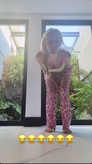Karoline Lima feet photo thumbnail