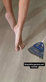 Karoline Lima feet photo thumbnail