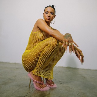 Karrueche Tran feet photo thumbnail