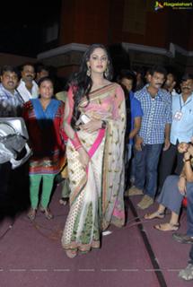 Karthika Nair feet photo 15