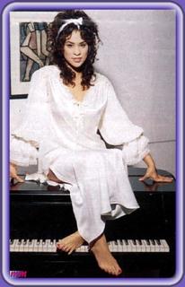 Karyn Parsons feet photo thumbnail