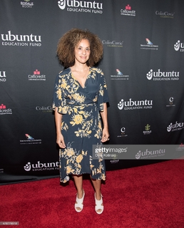 Karyn Parsons feet photo thumbnail