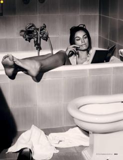 Kasia Smutniak feet photo thumbnail