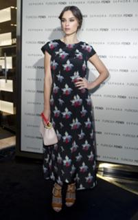 Kasia Smutniak feet photo thumbnail