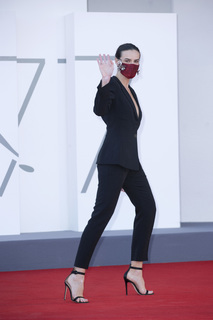 Kasia Smutniak feet photo thumbnail