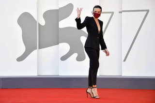 Kasia Smutniak feet photo thumbnail