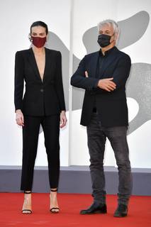 Kasia Smutniak feet photo thumbnail