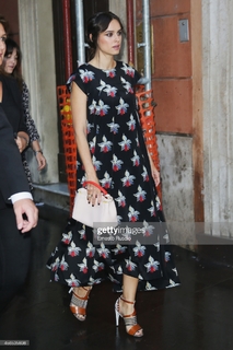 Kasia Smutniak feet photo thumbnail