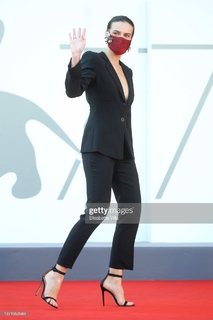 Kasia Smutniak feet photo thumbnail