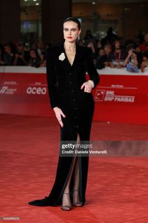 Kasia Smutniak feet photo thumbnail