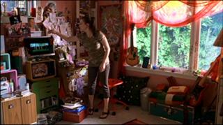 Kat Dennings feet photo thumbnail
