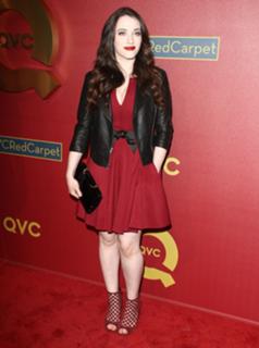 Kat Dennings feet photo thumbnail