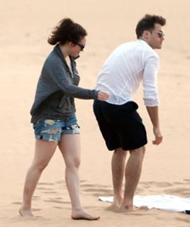 Kat Dennings feet photo thumbnail