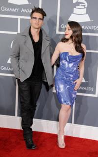 Kat Dennings feet photo thumbnail