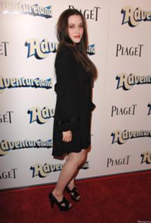 Kat Dennings feet photo thumbnail