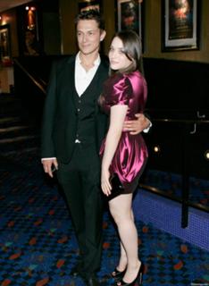Kat Dennings feet photo thumbnail