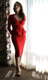 Kat Dennings feet photo thumbnail