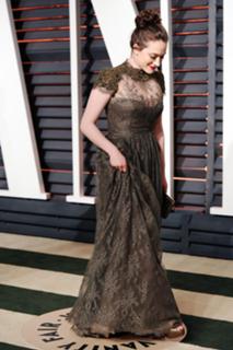 Kat Dennings feet photo thumbnail