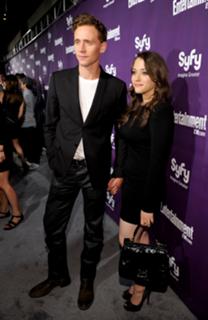 Kat Dennings feet photo thumbnail