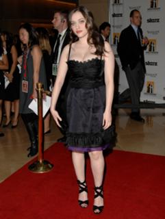 Kat Dennings feet photo thumbnail