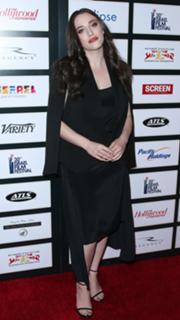 Kat Dennings feet photo thumbnail