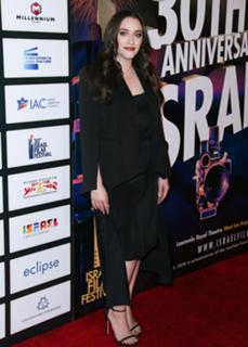 Kat Dennings feet photo thumbnail