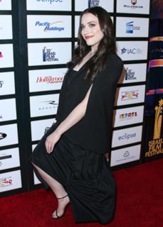 Kat Dennings feet photo thumbnail