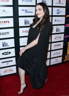 Kat Dennings feet photo thumbnail