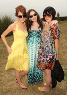 Kat Dennings feet photo thumbnail