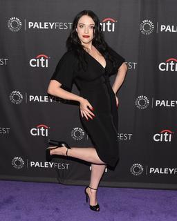 Kat Dennings feet photo thumbnail