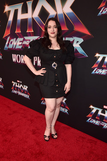 Kat Dennings feet photo thumbnail