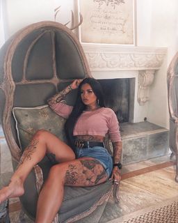 Kat Flores feet photo 1