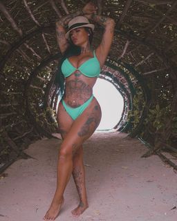 Kat Flores feet photo 9