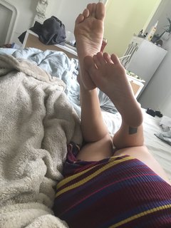 Kat Ginsburg feet photo thumbnail