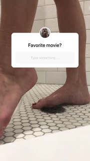 Kat Ginsburg feet photo thumbnail
