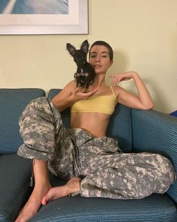 Kat Ginsburg feet photo thumbnail