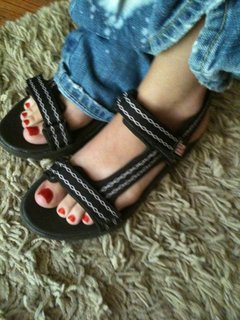 Kat Ginsburg feet photo thumbnail