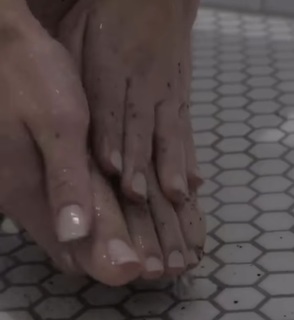 Kat Ginsburg feet photo thumbnail
