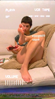 Kat Ginsburg feet photo thumbnail