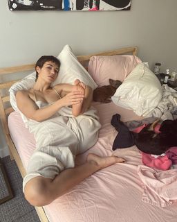 Kat Ginsburg feet photo thumbnail