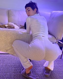 Kat Ginsburg feet photo thumbnail