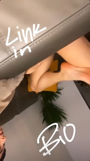 Kat Ginsburg feet photo thumbnail
