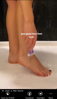 Kat Ginsburg feet photo thumbnail
