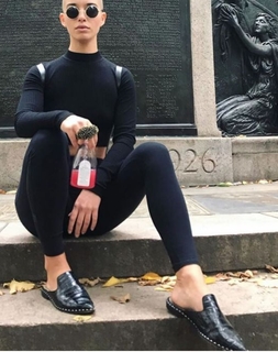 Kat Ginsburg feet photo thumbnail