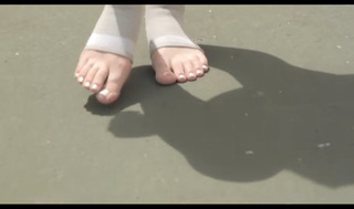 Kat Ginsburg feet photo thumbnail