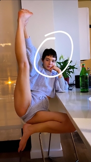 Kat Ginsburg feet photo thumbnail