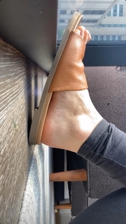 Kat Ginsburg feet photo thumbnail
