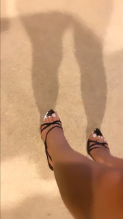 Kat Ginsburg feet photo thumbnail